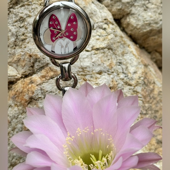 Disney Minnie Mouse with a Pink Sparkly Bow Watch - Picture 12 of 13